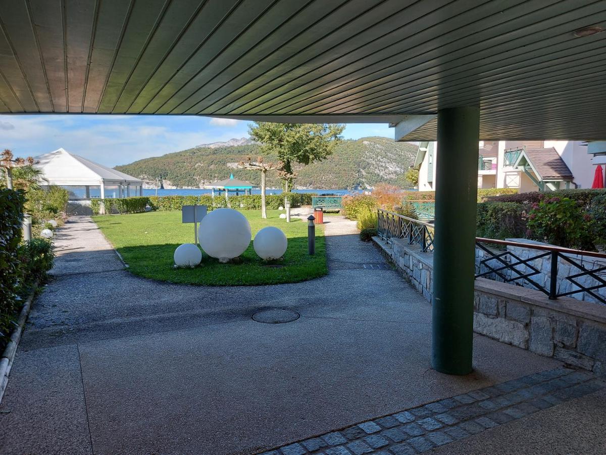 Studio Les Pieds Dans L'Eau Au Bord Du Lac D'Annecy Duingt Exterior photo
