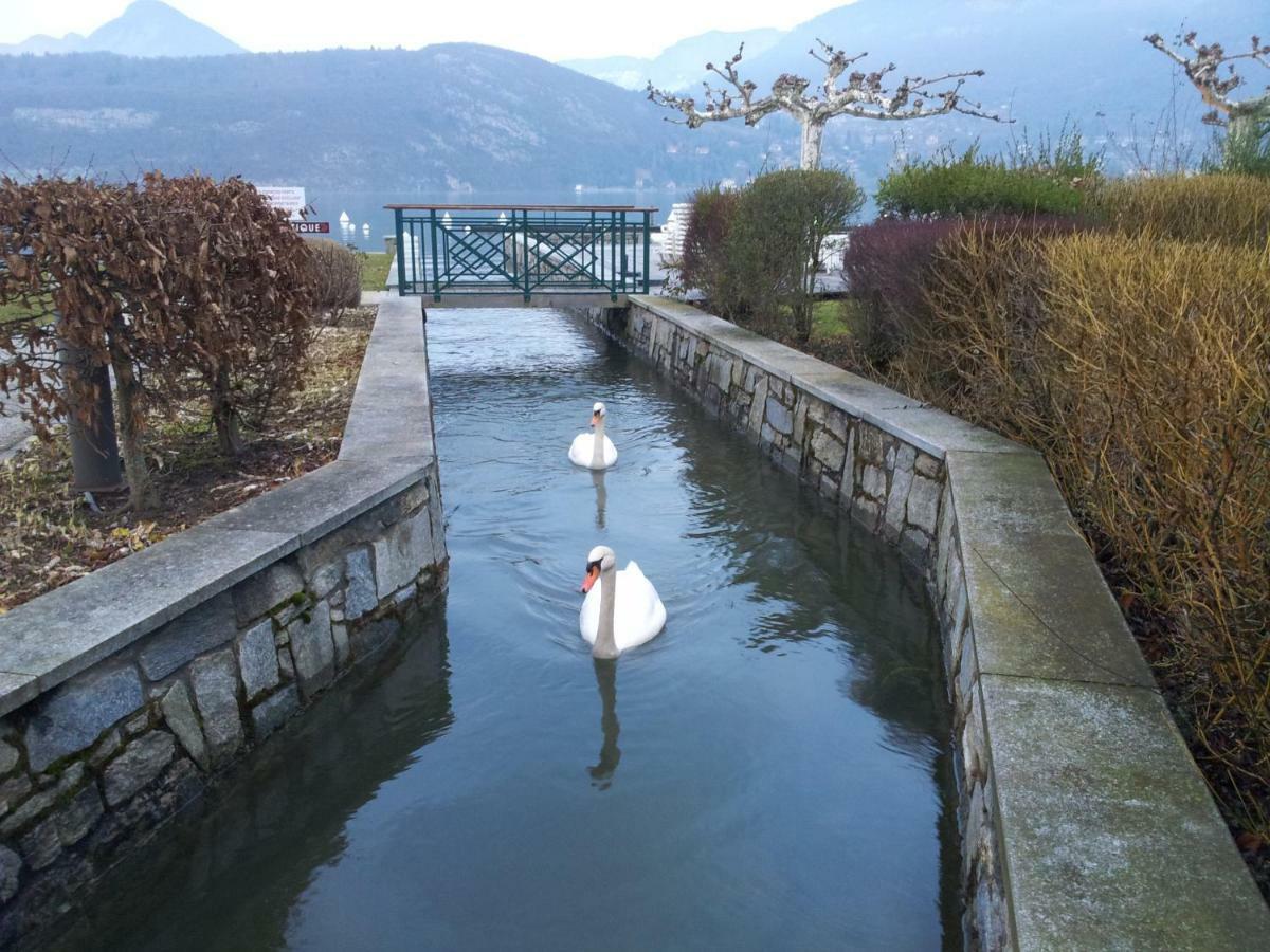 Studio Les Pieds Dans L'Eau Au Bord Du Lac D'Annecy Duingt Exterior photo